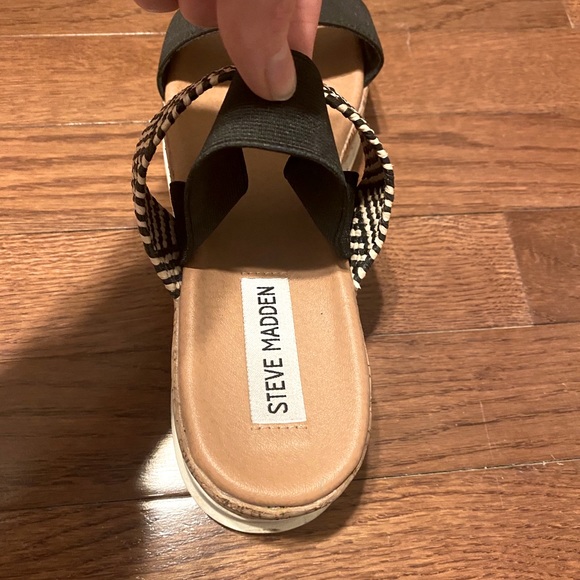Steve Madden Shoes - Steve Madden platform Sandal!